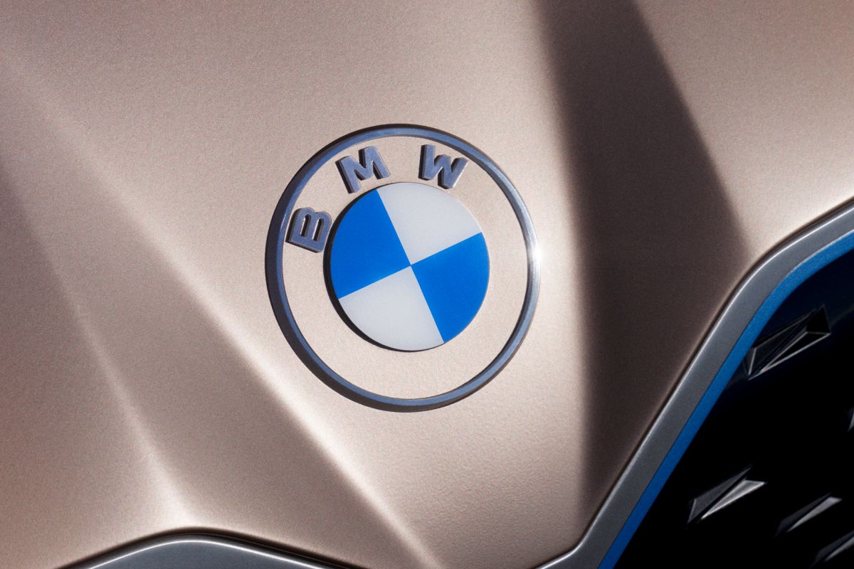 verbannen stroom desinfecteren BMW-logo doet zwarte jas uit | Autofans