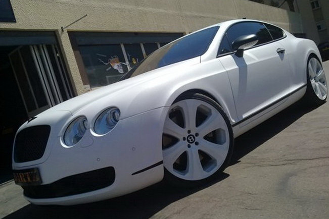 Dartz kleedt Bentley Continental in slangenmotief