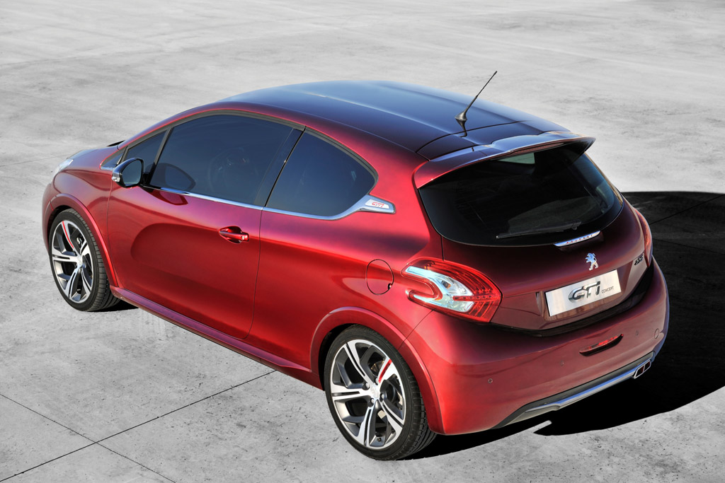 Peugeot 208 GTi als sportconcept, 208 XY als luxeconcept