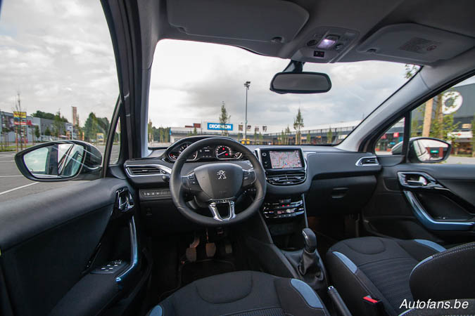 peugeot 208 1.6 e-hdi interieur binnenkant interior