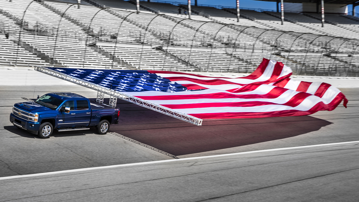 Wordt Het Amerikaanser Dan Deze Silverado Die Amerikaanse Vlag Sleept Autofans