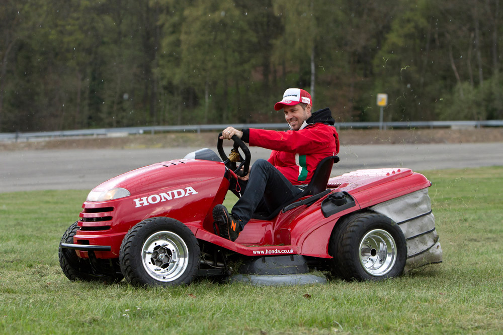 deken stoel Verschuiving Honda's snelste grasmaaier ter wereld race't in Spa | Autofans