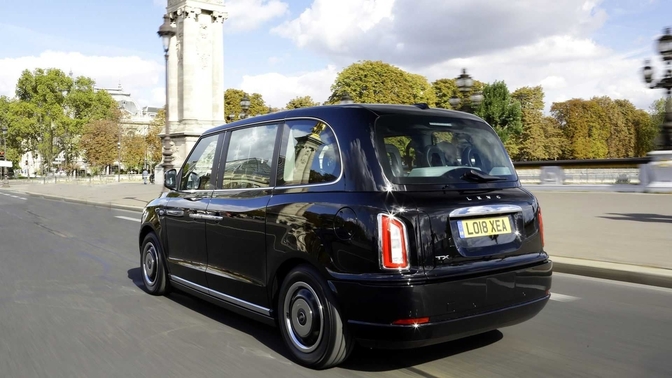 2018-london-taxi-levc-in-parijs-1