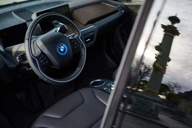 BMW i8 Ultimate Sophisto Edition en i3S Roadstyle Editie