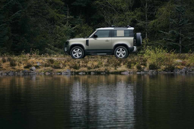 Land Rover mini Defender 2021