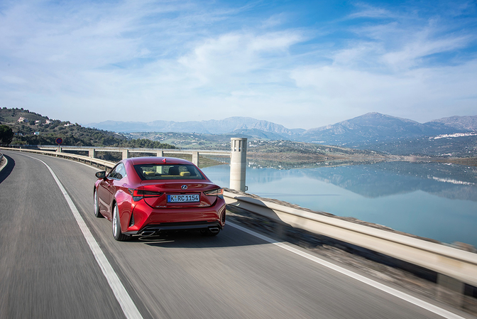 Rijtest: Lexus RC 300h (2019)