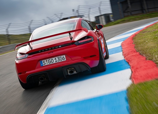 Porsche 718 Cayman GT4 2020 rijtest video