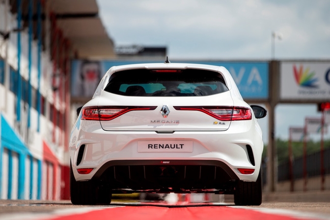 Renault Mégane R.S. Trohy-R Review Rijtest 2020