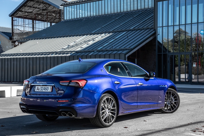 Maserati Ghibli Hybrid 2021