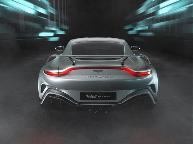 Aston Martin V12 Vantage 2022