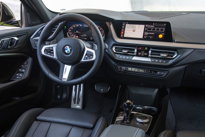 RIJTEST: BMW M135I XDRIVE 2022