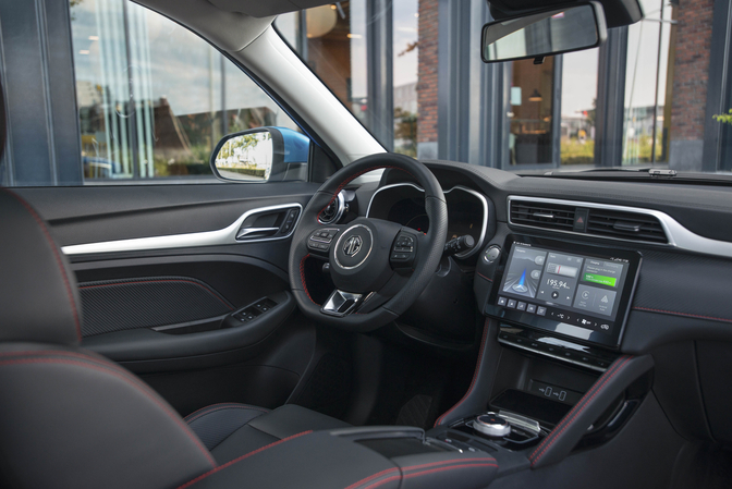 MG ZS EV Standard Range Longe Range facelift rijtest 2022