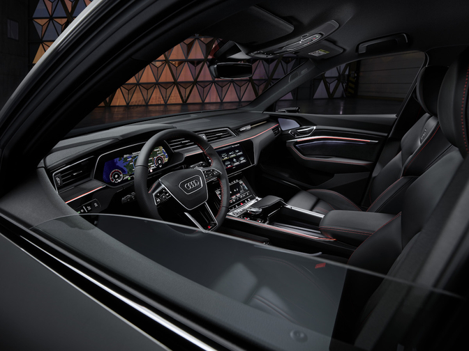 Audi Q8 e-tron rijtest 55 Quattro 2023