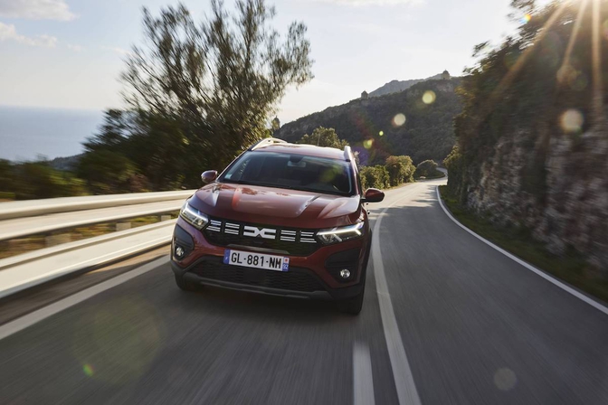 Dacia Jogger Hybrid 140 Rijtest 2023