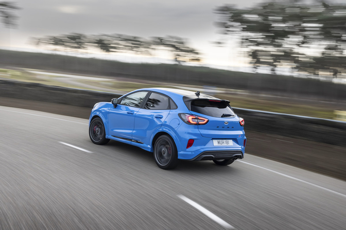 Ford Puma ST Powershift rijtest review info test autofans