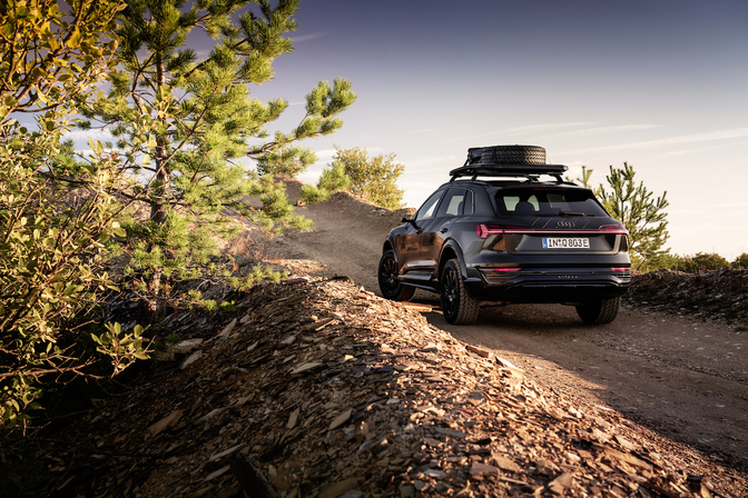 Audi Q8 e-tron Edition Dakar 2024