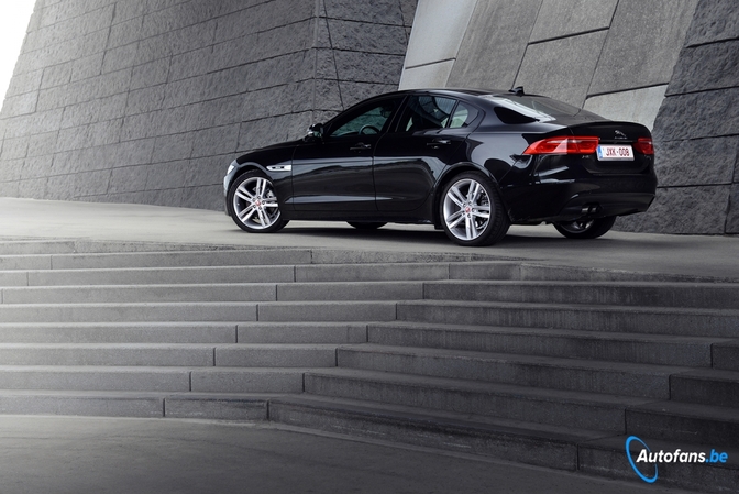 Rijtest: Jaguar XE 2015