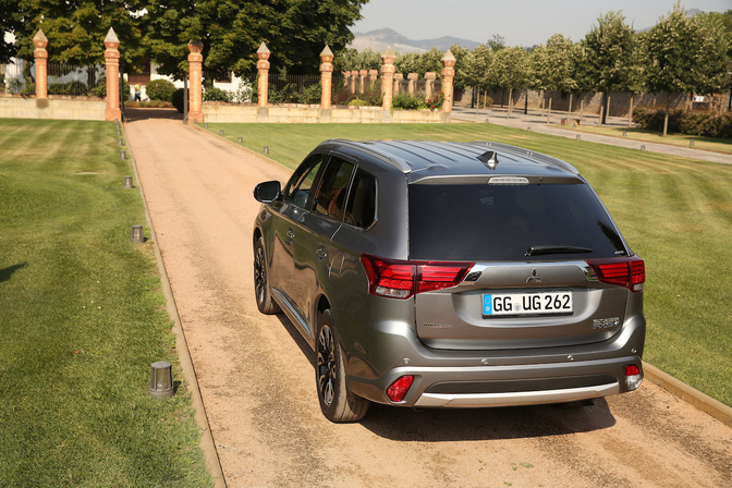 mistubishi-outlander-phev-2015