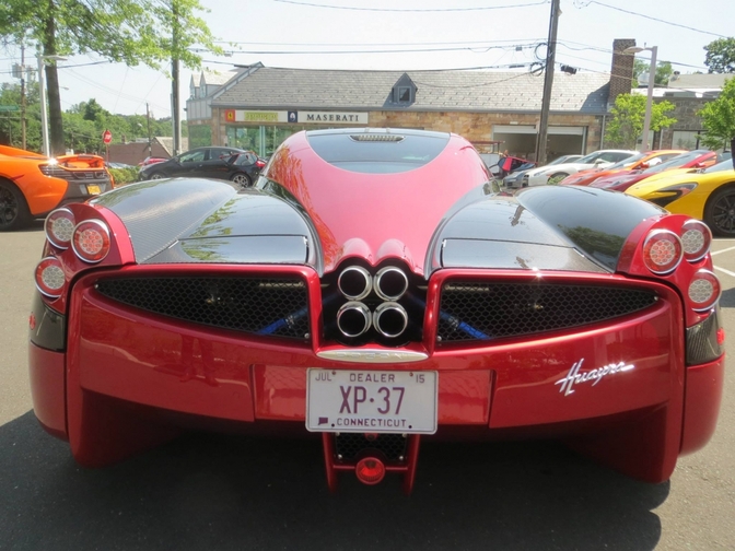 first-pagani-huayra-america_04