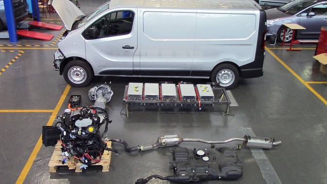  renault-trafic-ev_