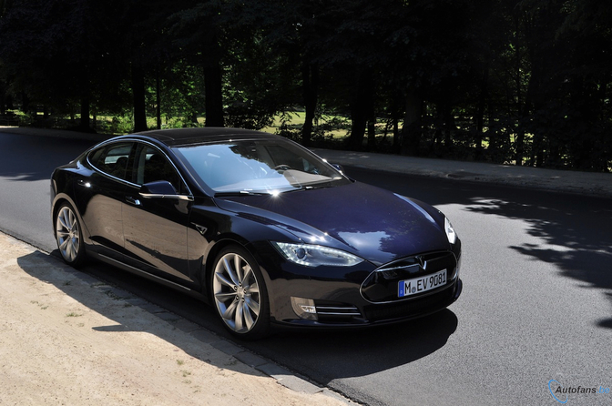 Tesla-model-s-car-of-the-year-2014-shortlist