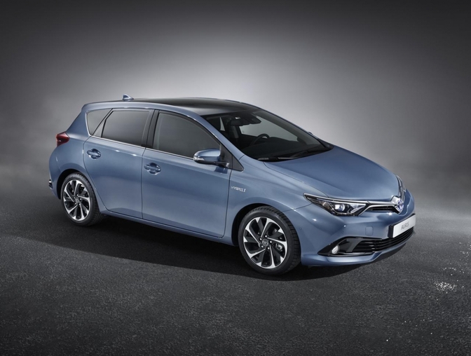 toyota-auris-facelift-2015