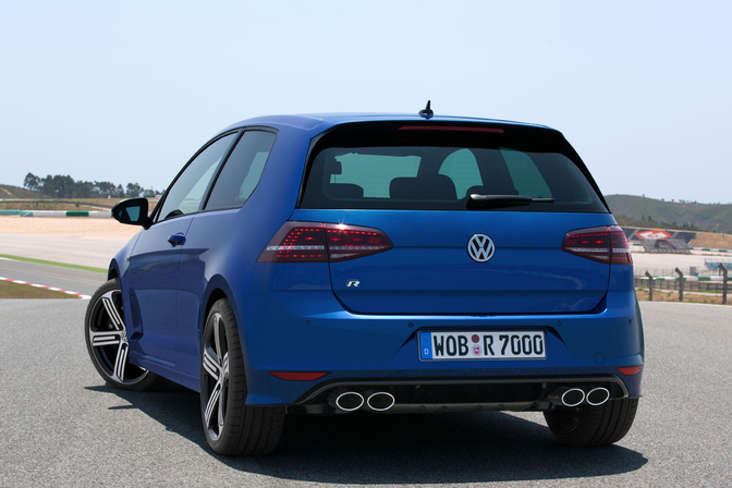 2014-volkswagen-golf-r