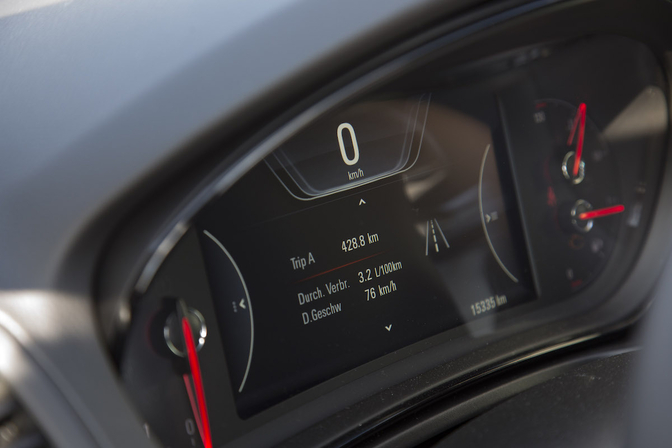 Volkswagen-Insignia-2111km-record