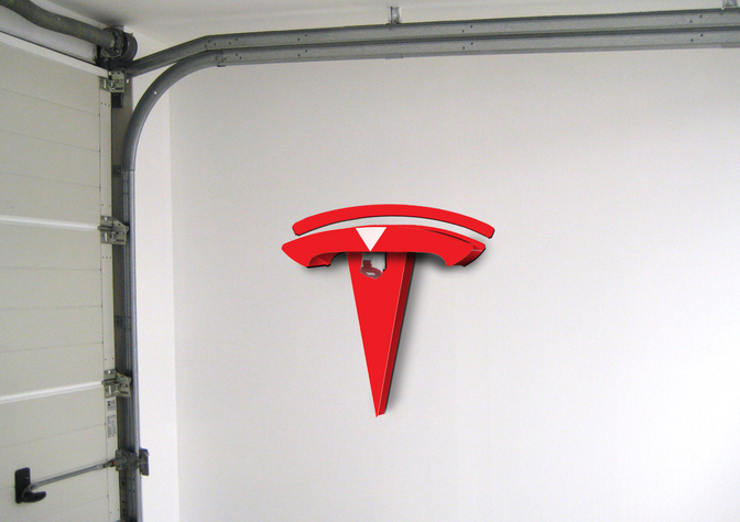 Belg bouwt eigen Tesla garage