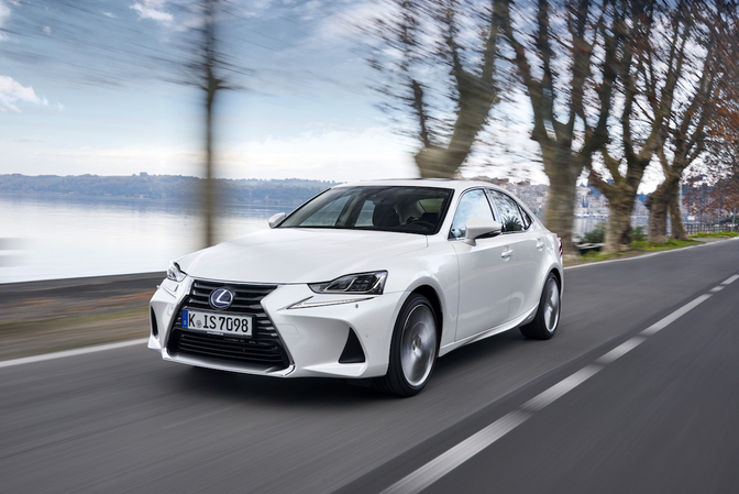 Officieel Lexus IS 300h onder het mes (2017) Autofans