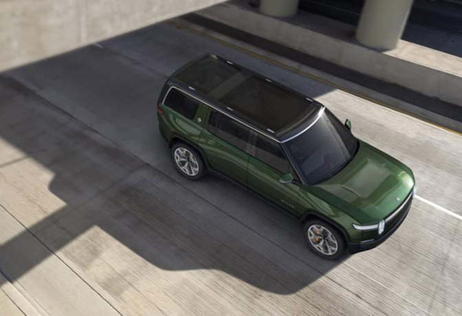 2018_rivian_r1s-top