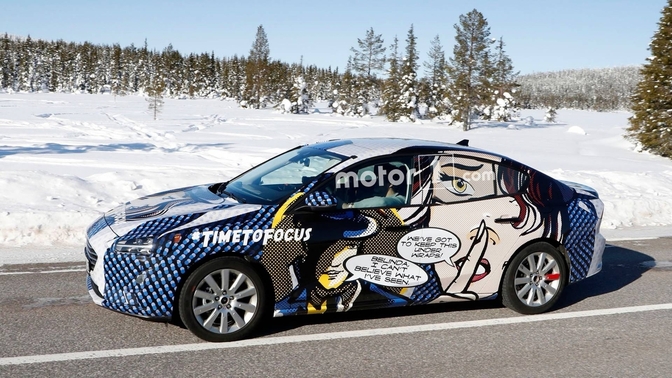 ford-focus-sedan-spyshot-popart_1