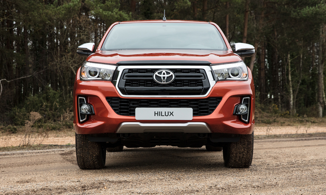 toyota-hilux-limited-2018_02