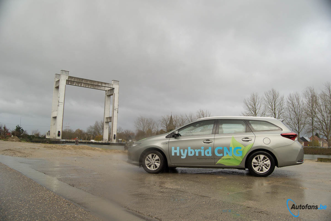 toyota auris hybrid tourer cng test autofans 2018
