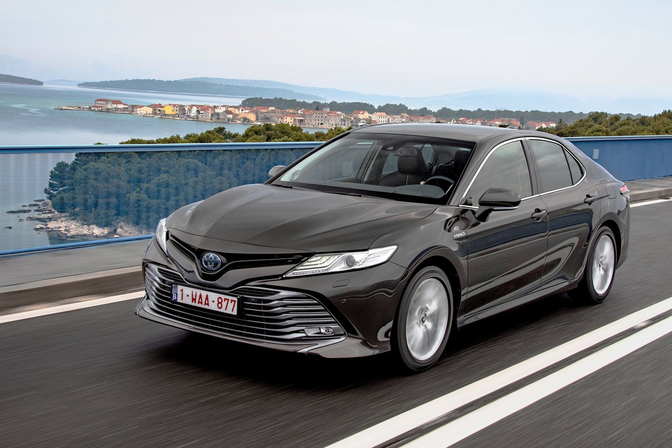 Toyota Camry rijtest review 2020 autofans