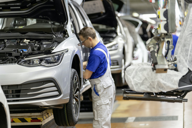 Volkswagen Golf ecall software problemen productie 2020
