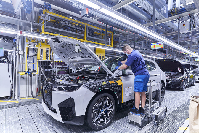 BMW iX production (2021)
