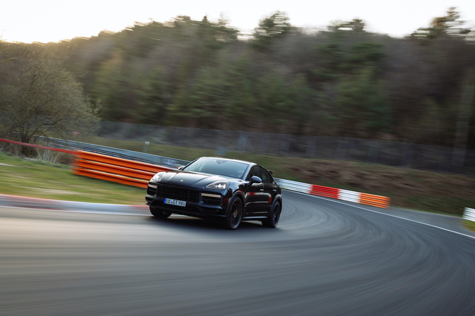 Porsche Cayenne Performance record Nürburgring 2021