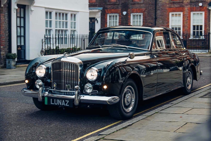 Bentley S2 Continental Lunaz EV 2023