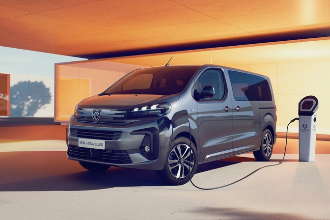 Peugeot e-Traveller facelift 2023