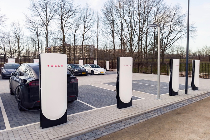 Tesla V4 Supercharger Harderwijk 2023