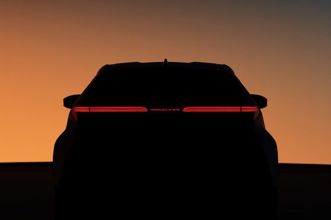 Toyota C-HR teaser 2023