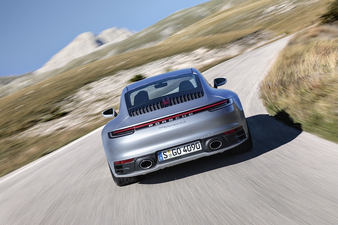 Porsche 911 hybride 2024