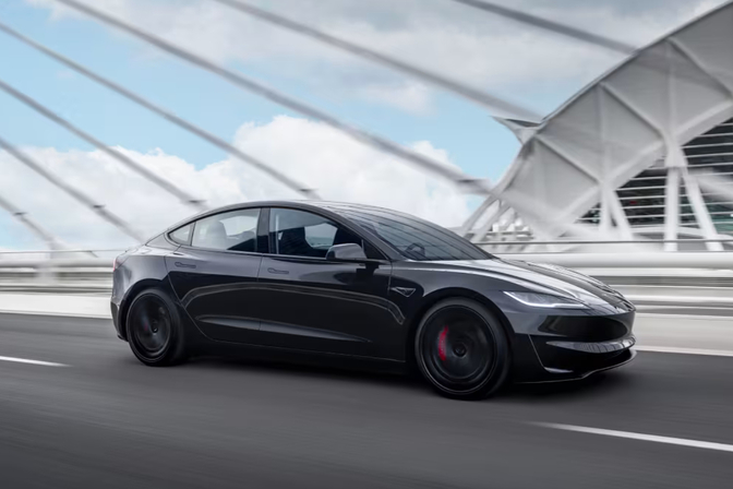 Tesla Model 3 Performance Highland facelift