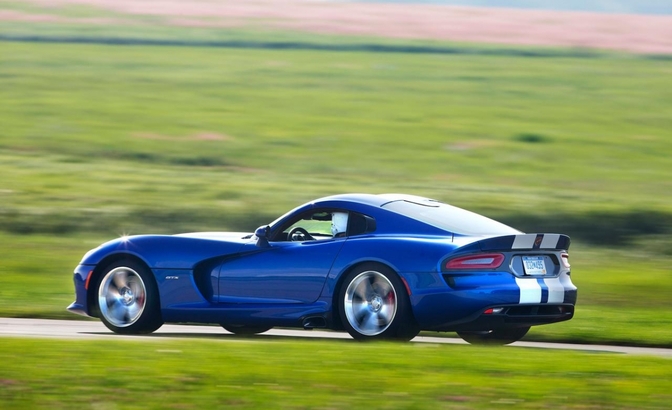 "Er komt geen automaat of V8 in de Viper"