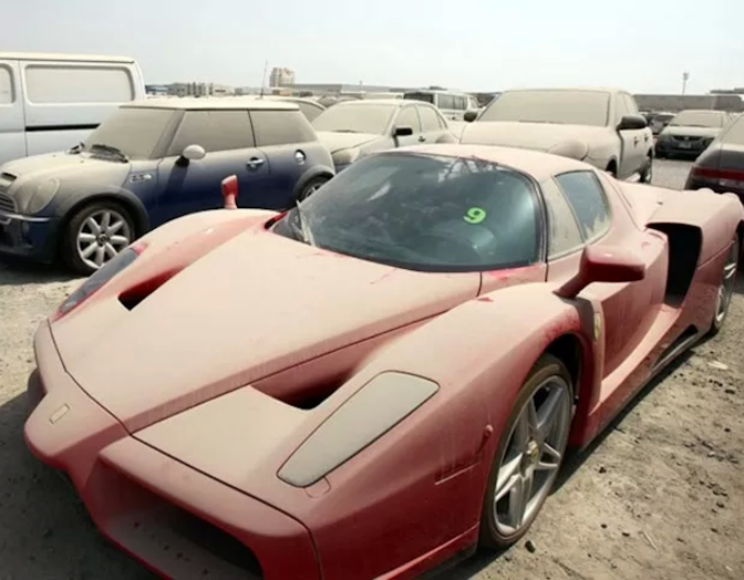 Het aantal verlaten supercars in Dubai is een serieus probleem