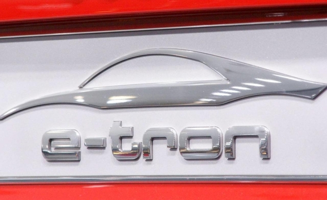 audi e-tron badge