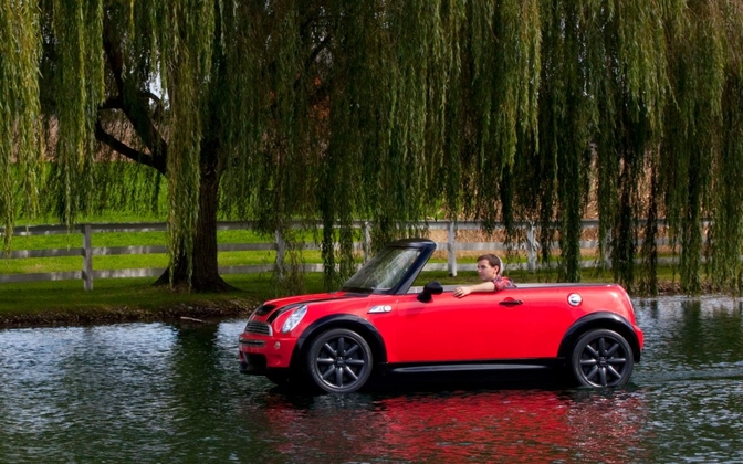 Mini Cooper Cabrio boot