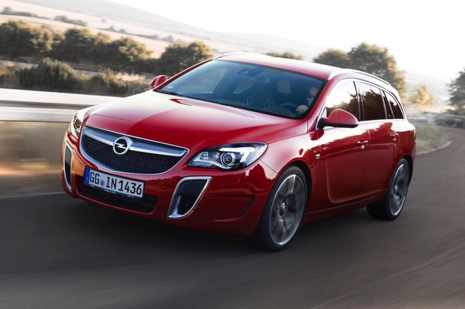 Officieel-Opel-Insignia-OPC-2013