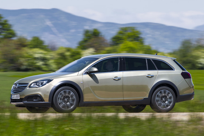 Opel Insignia Country Tourer bindt strijd aan met Volkswagen Passat Alltrack